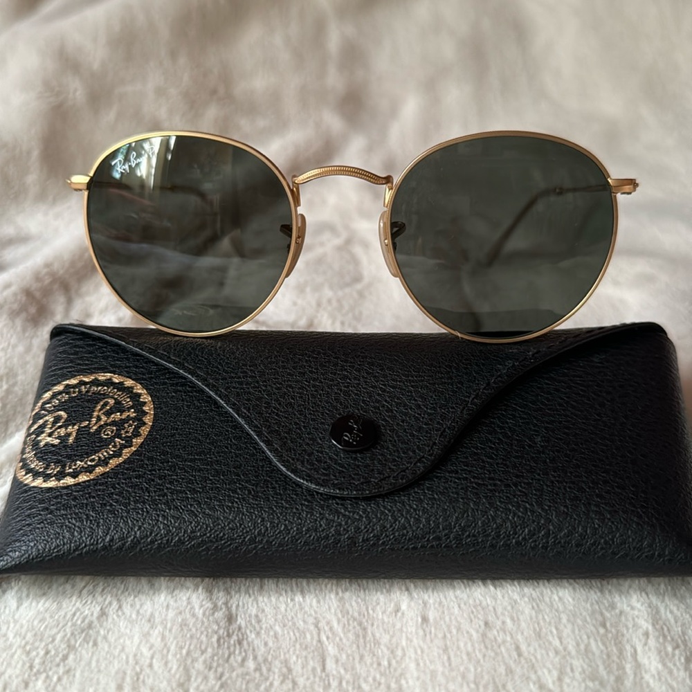 Polarized Ray-Ban sunglasses (black and gold) with black case. RB3447
